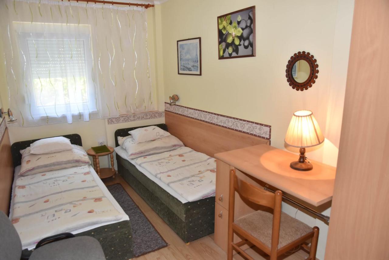 Gyenesi Virag Apartman เจเนชดิแอช ภายนอก รูปภาพ