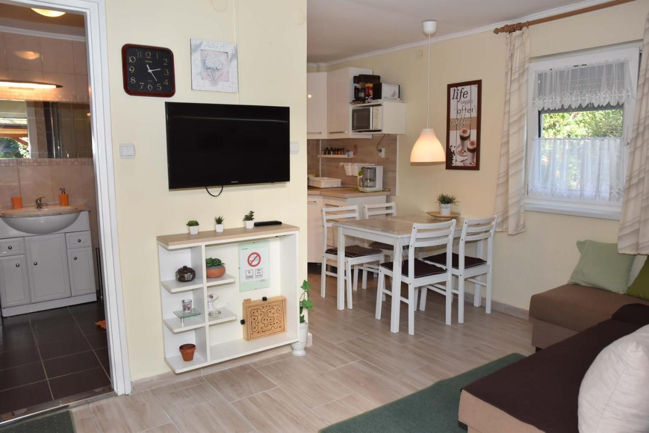 Gyenesi Virag Apartman เจเนชดิแอช ภายนอก รูปภาพ